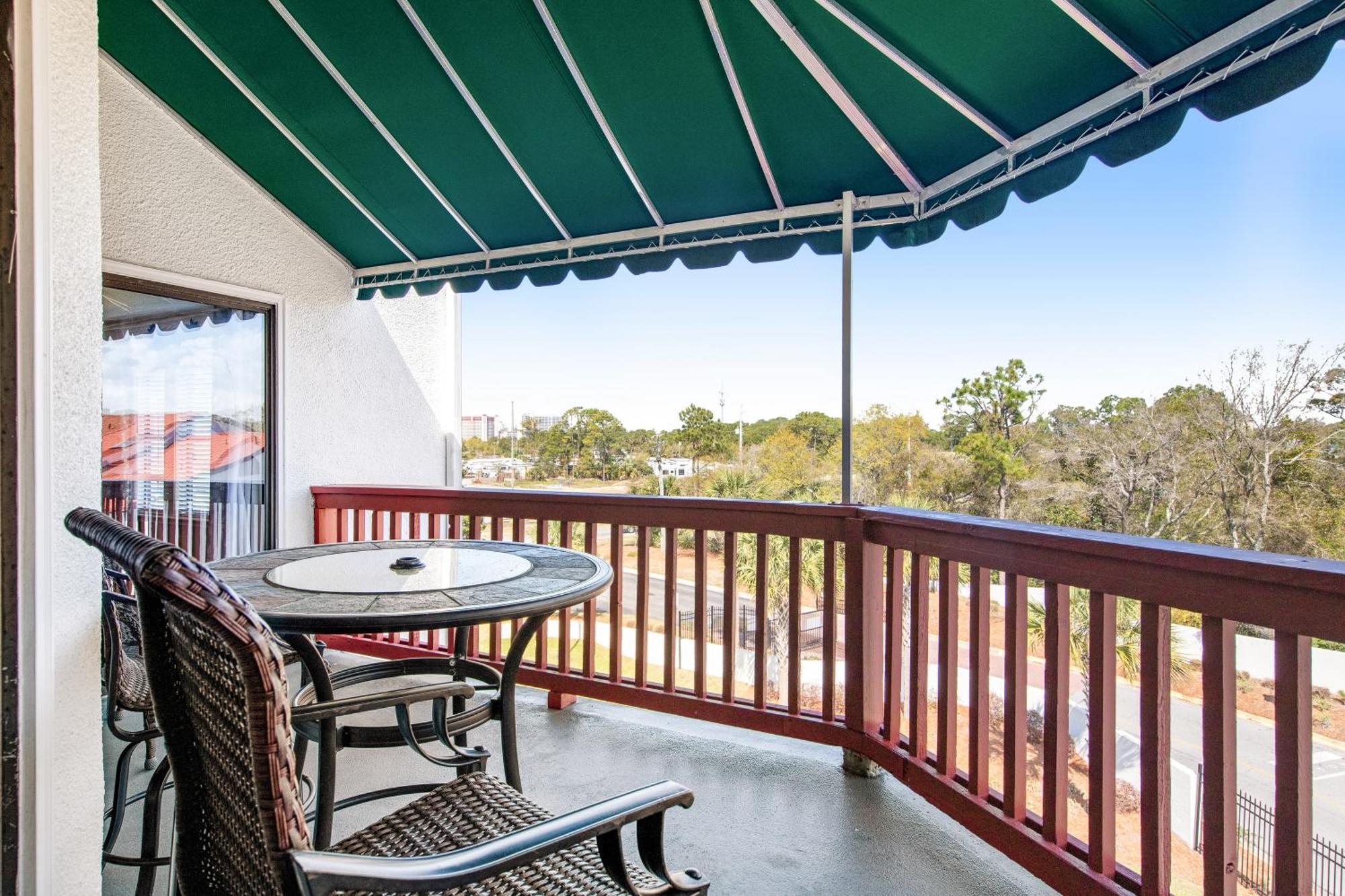 The At St Thomas Square Apartment